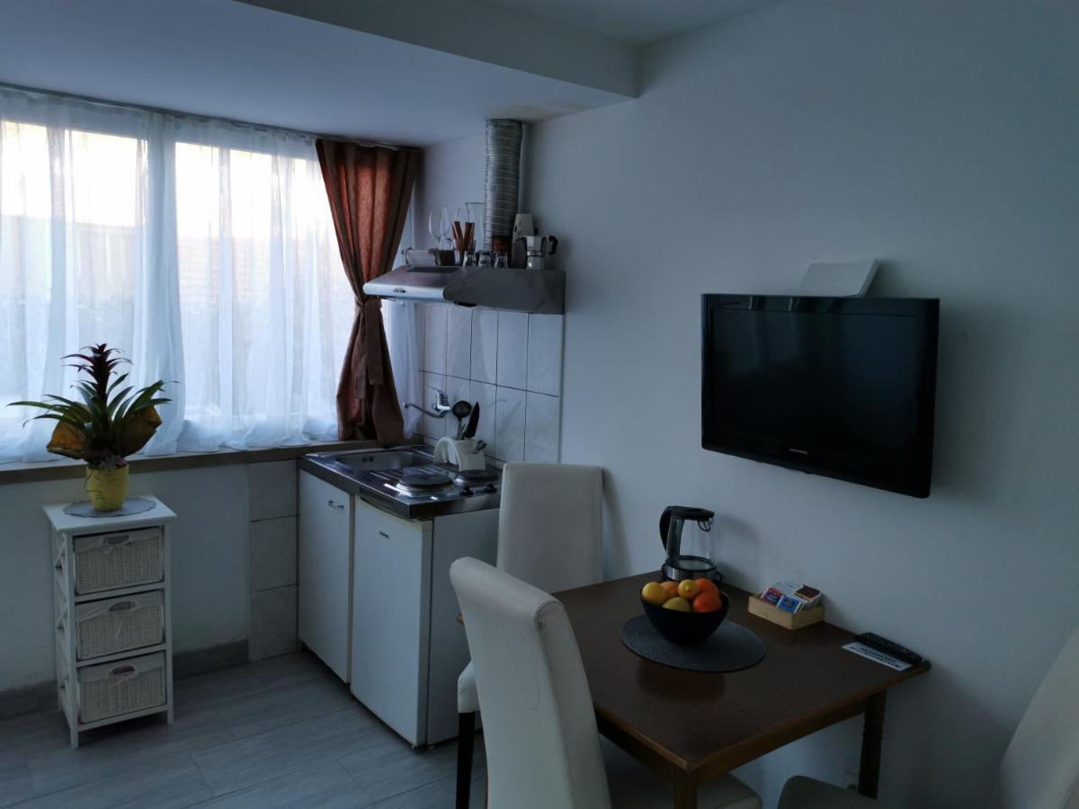 Apartman Zoric & *